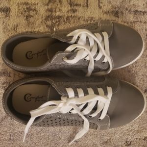 Comfort Size 8 gray sneakers